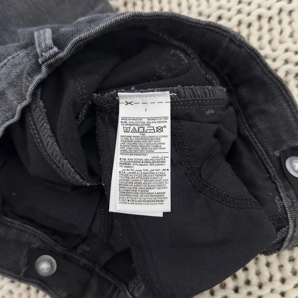 Old Navy High-Waisted Rockstar 360° Stretch Ripped Jeggings Size 7